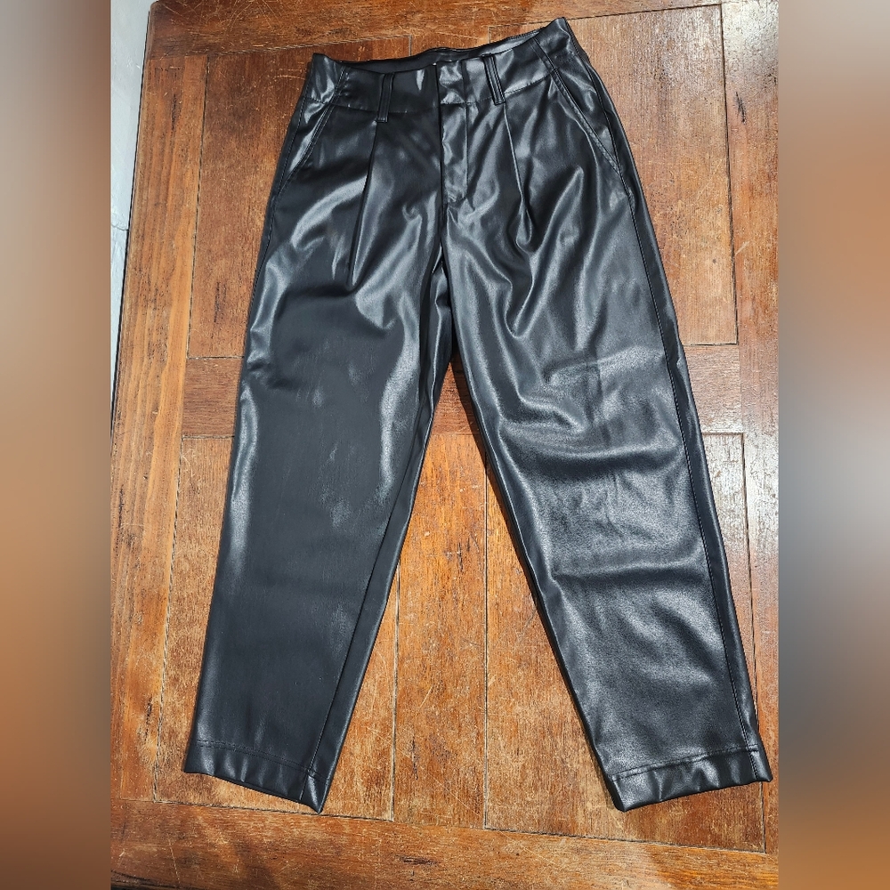 A New Day Womens Black Faux‎ Leather Pleated Trousers. Size 4